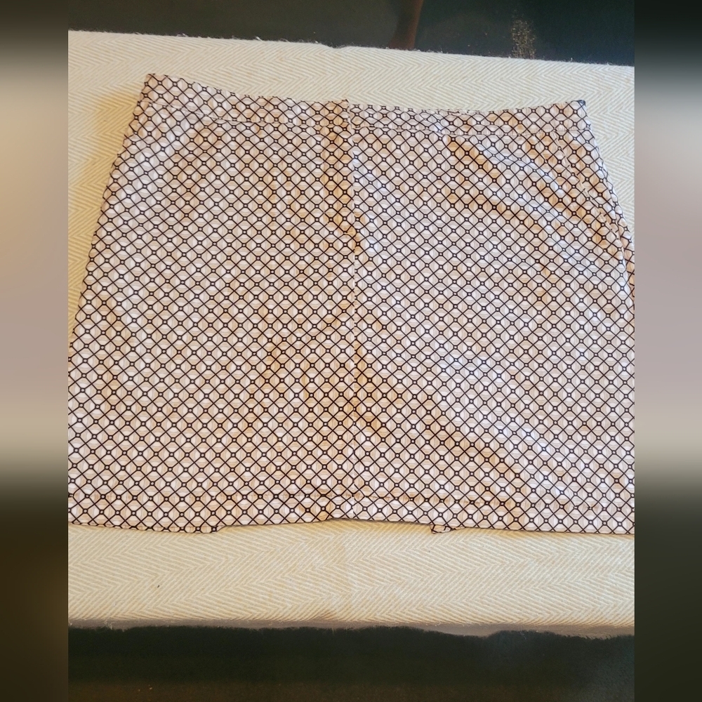 Black and White Geometric Pencil Skirt - Picture 6 of 7
